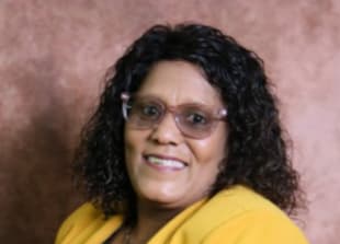 Portrait of Cllr Marychen Andreas