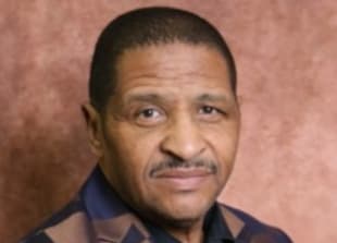 Portrait of Cllr Stanley Peterson